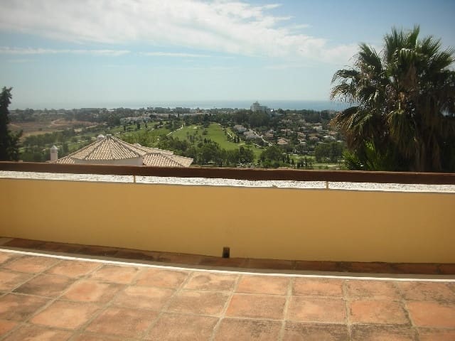 5 sypialnia Willa na sprzedaż w Marbella z basenem garażem - 1 500 000 € (Ref: 10001503)