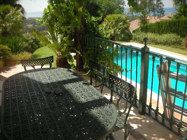 5 sypialnia Willa na sprzedaż w Marbella z basenem garażem - 1 500 000 € (Ref: 10001503)