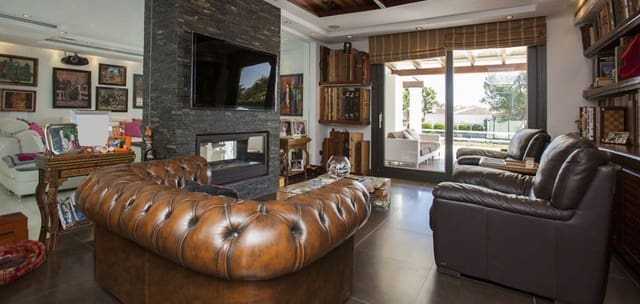 5 quarto Moradia para venda em Marbella com piscina garagem - 2 495 000 € (Ref: 10001508)