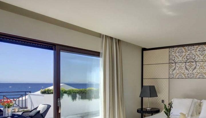 2 soverom Leilighet til salgs i Estepona med svømmebasseng garasje - € 900 000 (Ref: 10001511)