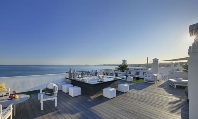 2 soverom Leilighet til salgs i Estepona med svømmebasseng garasje - € 900 000 (Ref: 10001511)