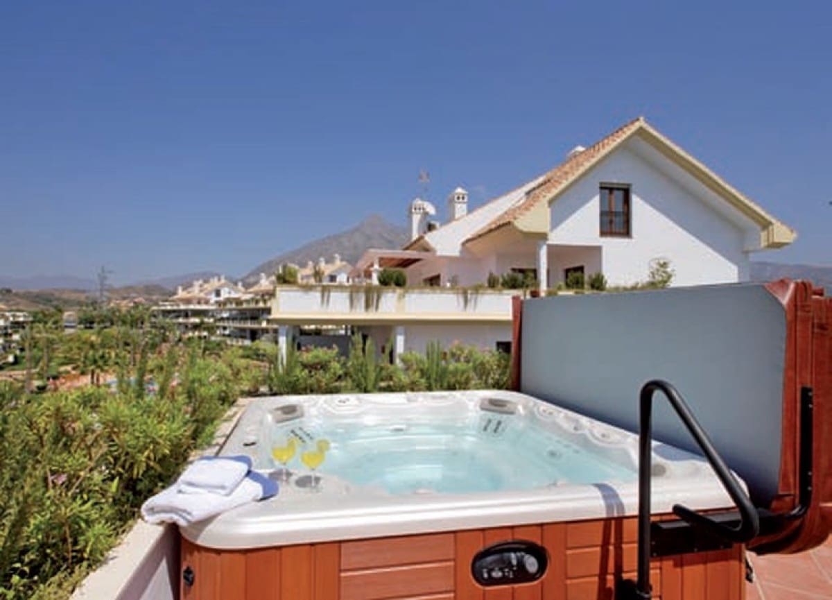 Apartamento de 4 habitaciones en Golden Mile en venta con piscina garaje - 1.550.000 € (Ref: 10001513)