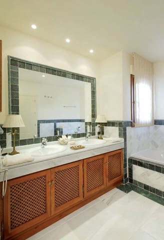 Apartamento de 4 habitaciones en Golden Mile, Marbella en venta con piscina garaje - 1.550.000 € (Ref: 10001513)