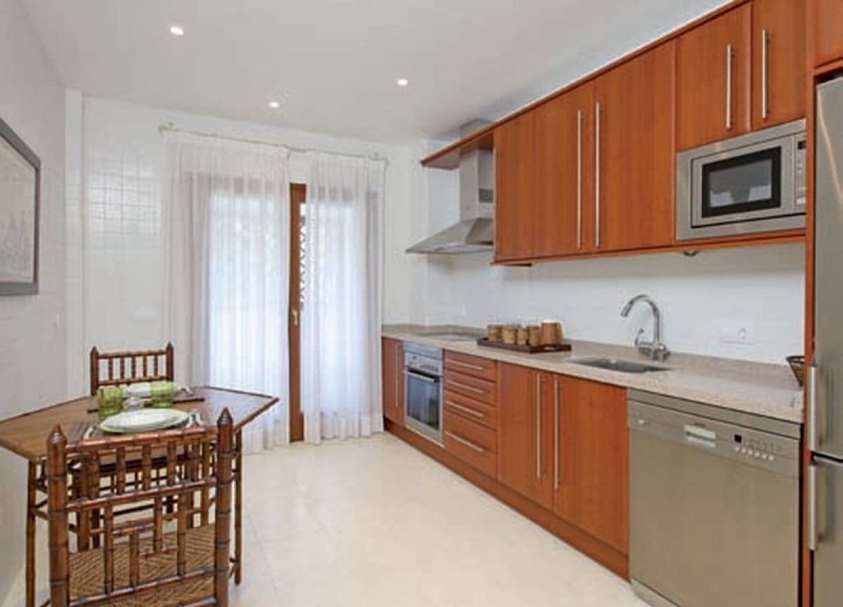 Apartamento de 4 habitaciones en Golden Mile en venta con piscina garaje - 1.550.000 € (Ref: 10001513)