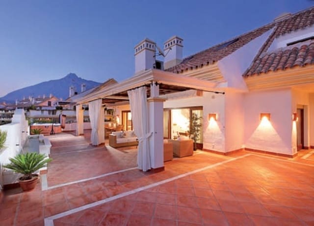 Apartamento de 4 habitaciones en Golden Mile, Marbella en venta con piscina garaje - 1.550.000 € (Ref: 10001513)