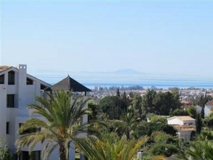 2 bedroom Apartment for sale in Benahavis with pool - € 350,000 (Ref: 10001519)