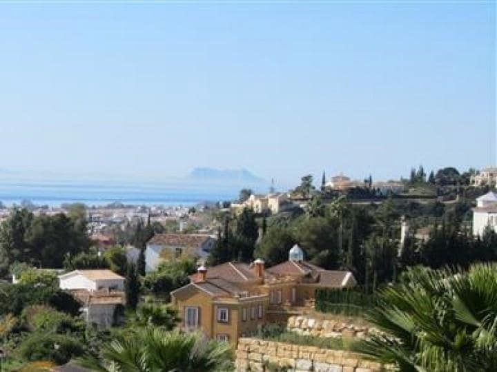 2 bedroom Apartment for sale in Benahavis with pool - € 350,000 (Ref: 10001519)