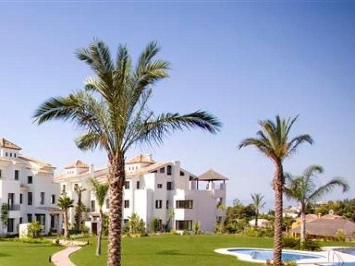 2 bedroom Apartment for sale in Benahavis with pool - € 350,000 (Ref: 10001519)