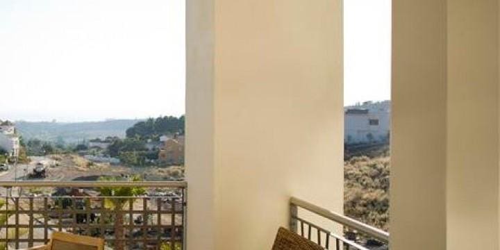 2 bedroom Apartment for sale in Benahavis with pool - € 350,000 (Ref: 10001519)