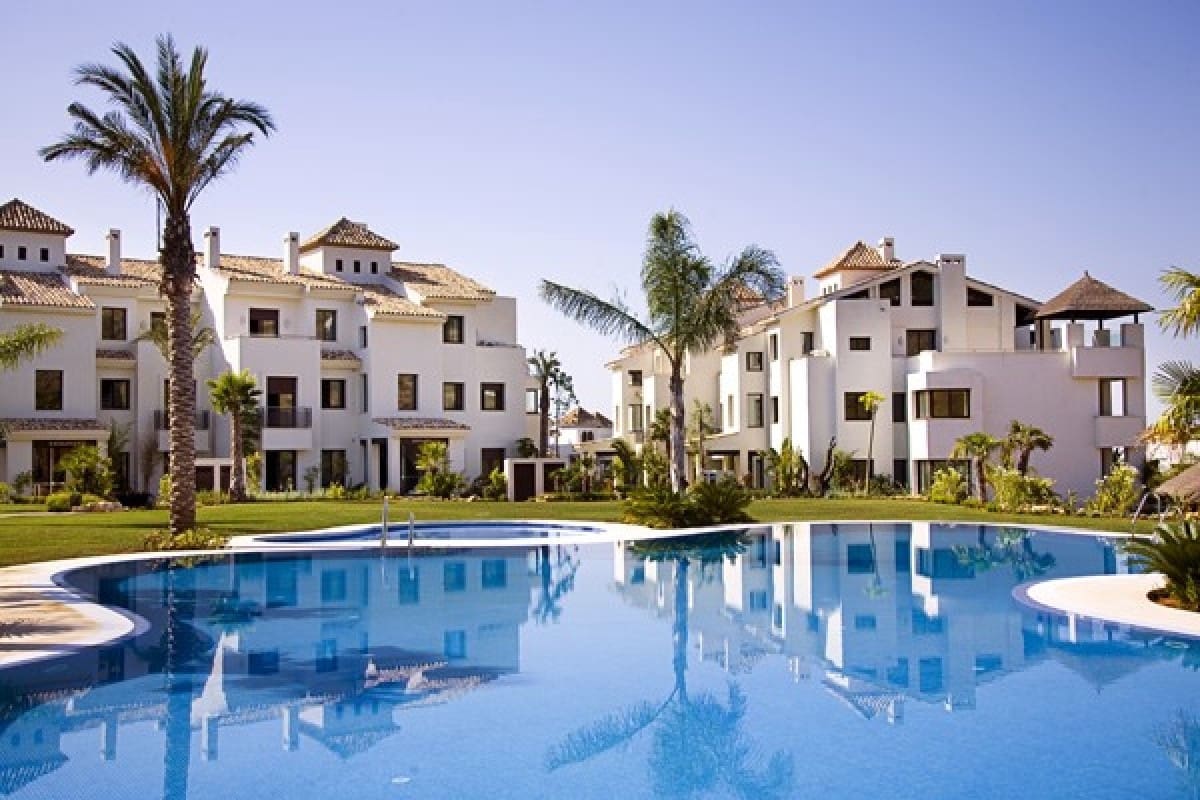 2 bedroom Apartment for sale in Benahavis with pool - € 350,000 (Ref: 10001519)