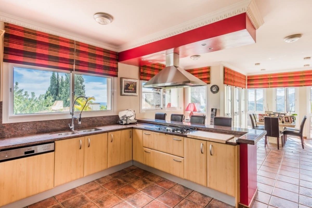 4 slaapkamer Villa te koop in Marbella met zwembad garage - € 1.195.000 (Ref: 10001520)