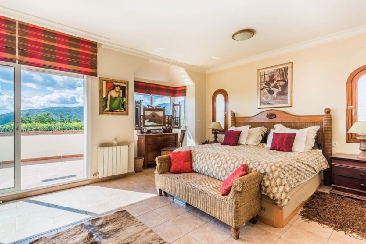 4 slaapkamer Villa te koop in Marbella met zwembad garage - € 1.195.000 (Ref: 10001520)