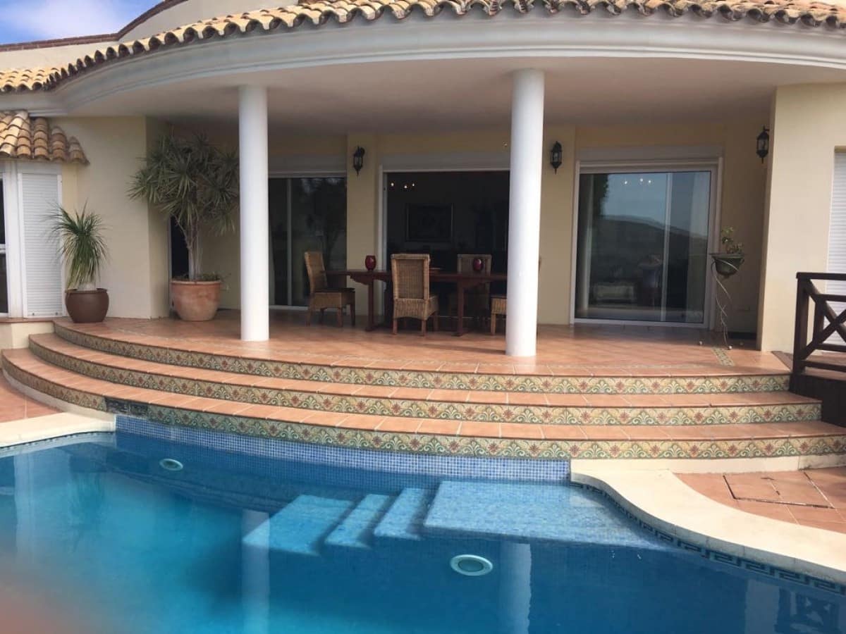 4 slaapkamer Villa te koop in Marbella met zwembad garage - € 1.195.000 (Ref: 10001520)