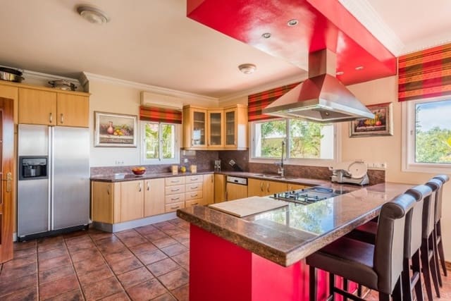 4 slaapkamer Villa te koop in Marbella met zwembad garage - € 1.195.000 (Ref: 10001520)