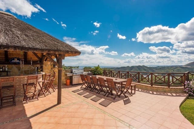 4 slaapkamer Villa te koop in Marbella met zwembad garage - € 1.195.000 (Ref: 10001520)