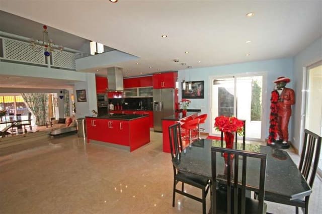 4 slaapkamer Villa te koop in Marbella met zwembad garage - € 1.000.000 (Ref: 10001521)
