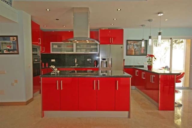 4 slaapkamer Villa te koop in Marbella met zwembad garage - € 1.000.000 (Ref: 10001521)
