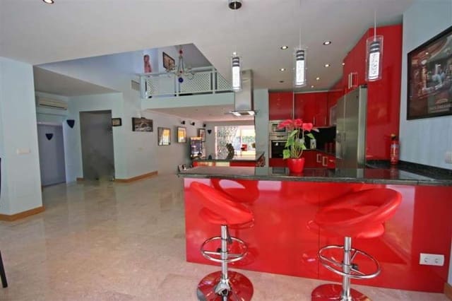 4 slaapkamer Villa te koop in Marbella met zwembad garage - € 1.000.000 (Ref: 10001521)