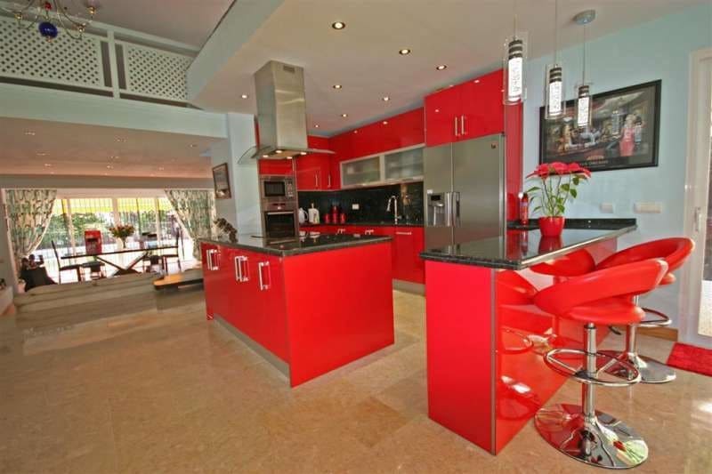 4 slaapkamer Villa te koop in Marbella met zwembad garage - € 1.000.000 (Ref: 10001521)