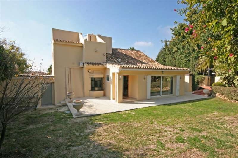 4 slaapkamer Villa te koop in Marbella met zwembad garage - € 1.000.000 (Ref: 10001521)