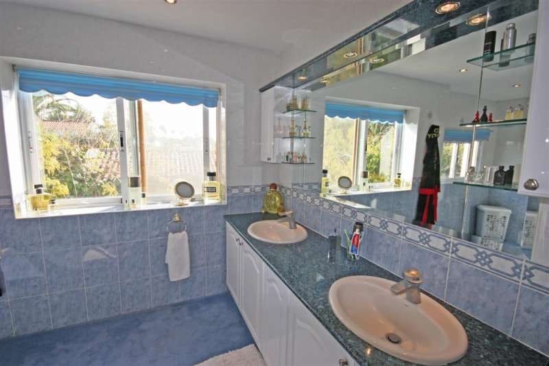 4 slaapkamer Villa te koop in Marbella met zwembad garage - € 1.000.000 (Ref: 10001521)