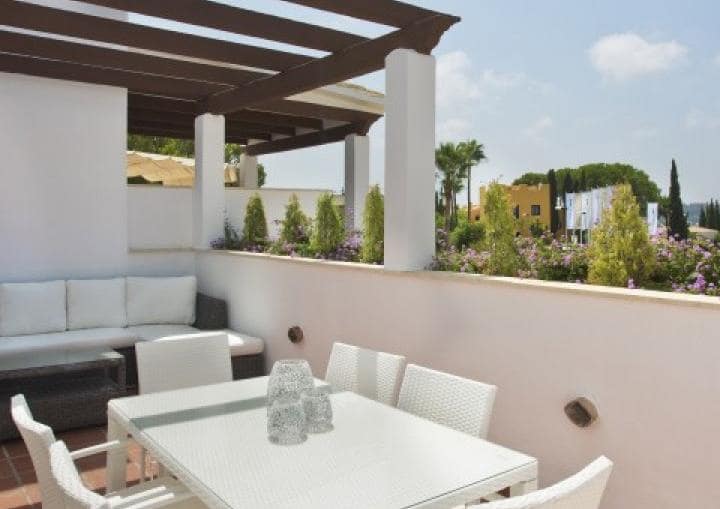 Apartamento de 2 habitaciones en Marbella en venta con piscina garaje - 374.000 € (Ref: 10001522)