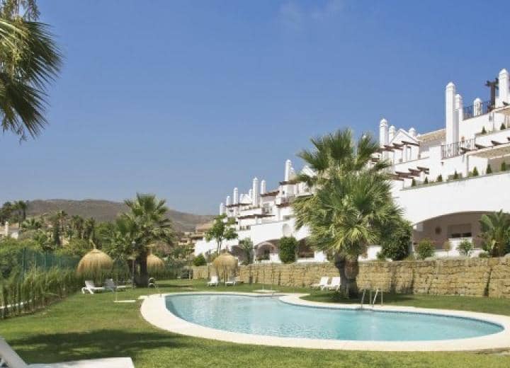 Apartamento de 2 habitaciones en Marbella en venta con piscina garaje - 374.000 € (Ref: 10001522)