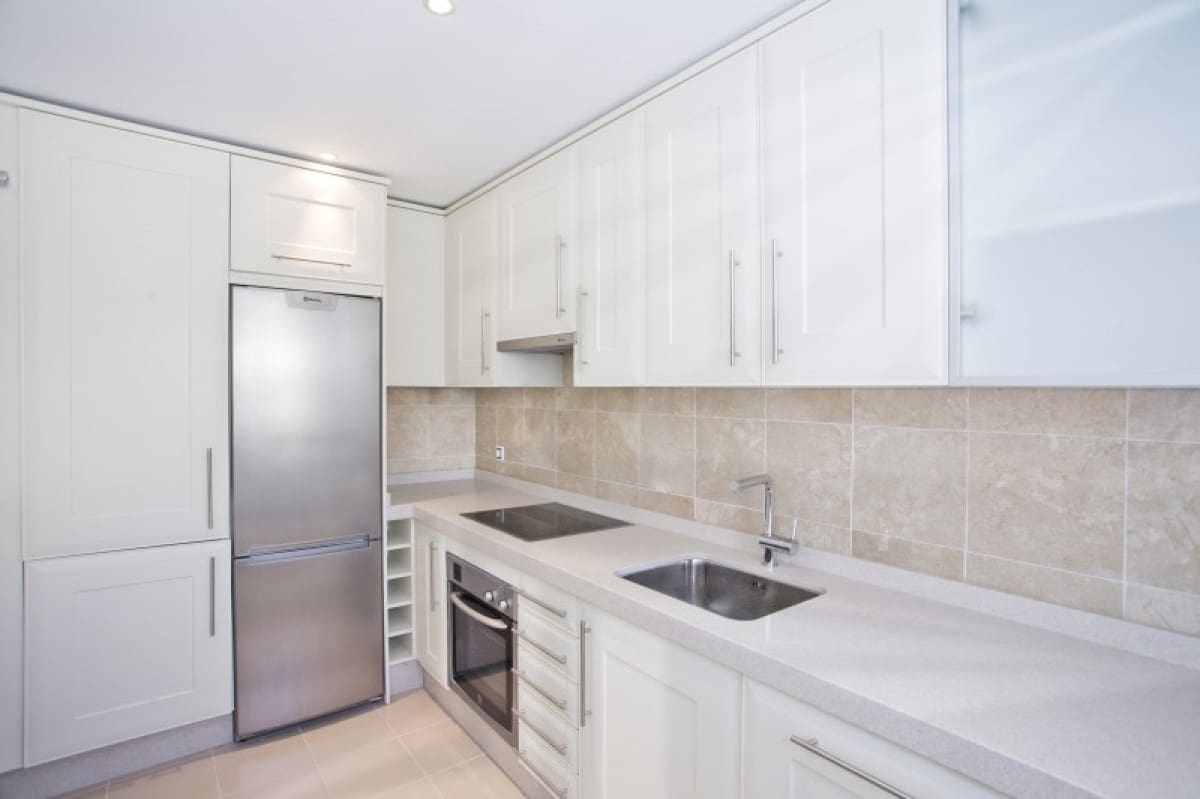 Apartamento de 2 habitaciones en Marbella en venta con piscina garaje - 374.000 € (Ref: 10001522)