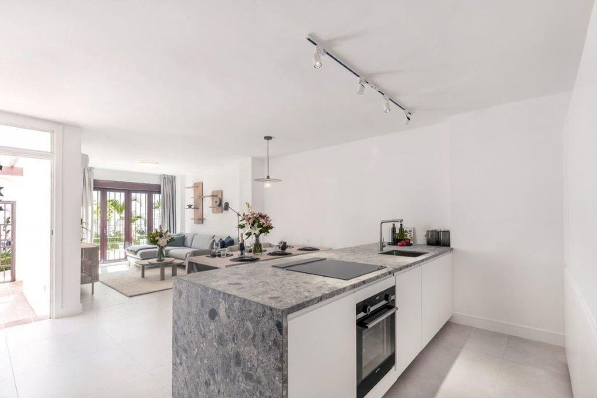 4 Zimmer Apartment zu verkaufen in Marbella mit Pool - 450.000 € (Ref: 10001523)