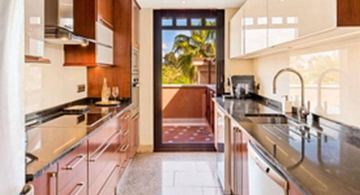 3 bedroom Penthouse for sale in Marbella with pool garage - € 1,595,000 (Ref: 10001524)