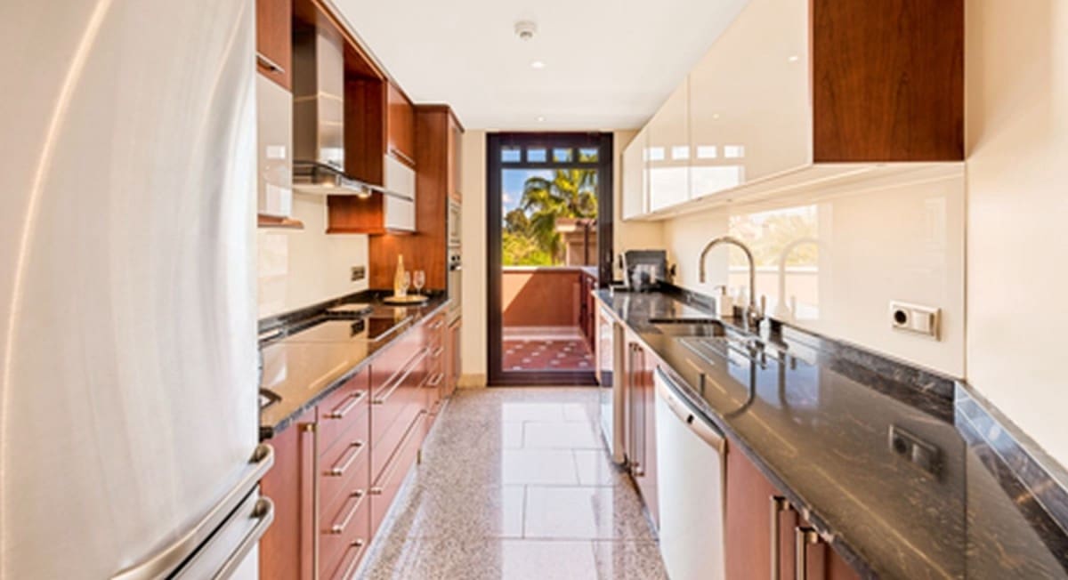 3 bedroom Penthouse for sale in Marbella with pool garage - € 1,595,000 (Ref: 10001524)