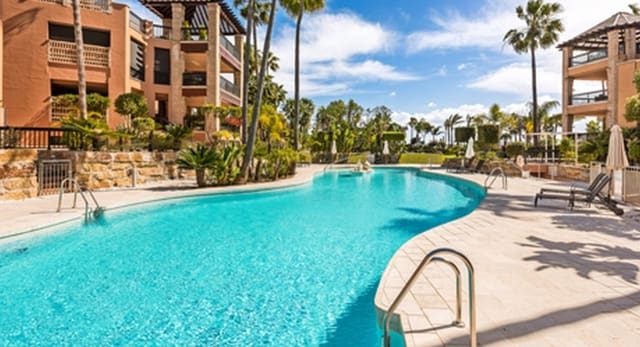 3 bedroom Penthouse for sale in Marbella with pool garage - € 1,595,000 (Ref: 10001524)