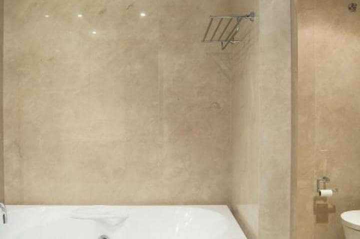 Apartamento de 2 habitaciones en Puerto Banus en venta con piscina garaje - 1.790.000 € (Ref: 10001525)
