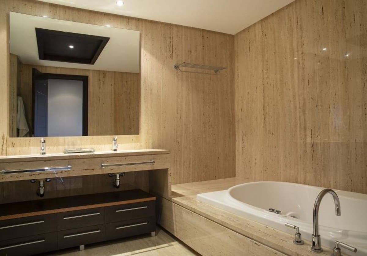 Apartamento de 2 habitaciones en Puerto Banus en venta con piscina garaje - 1.790.000 € (Ref: 10001525)