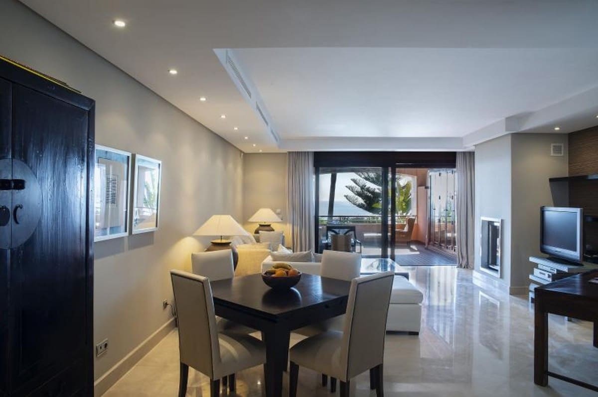 Apartamento de 2 habitaciones en Puerto Banus en venta con piscina garaje - 1.790.000 € (Ref: 10001525)