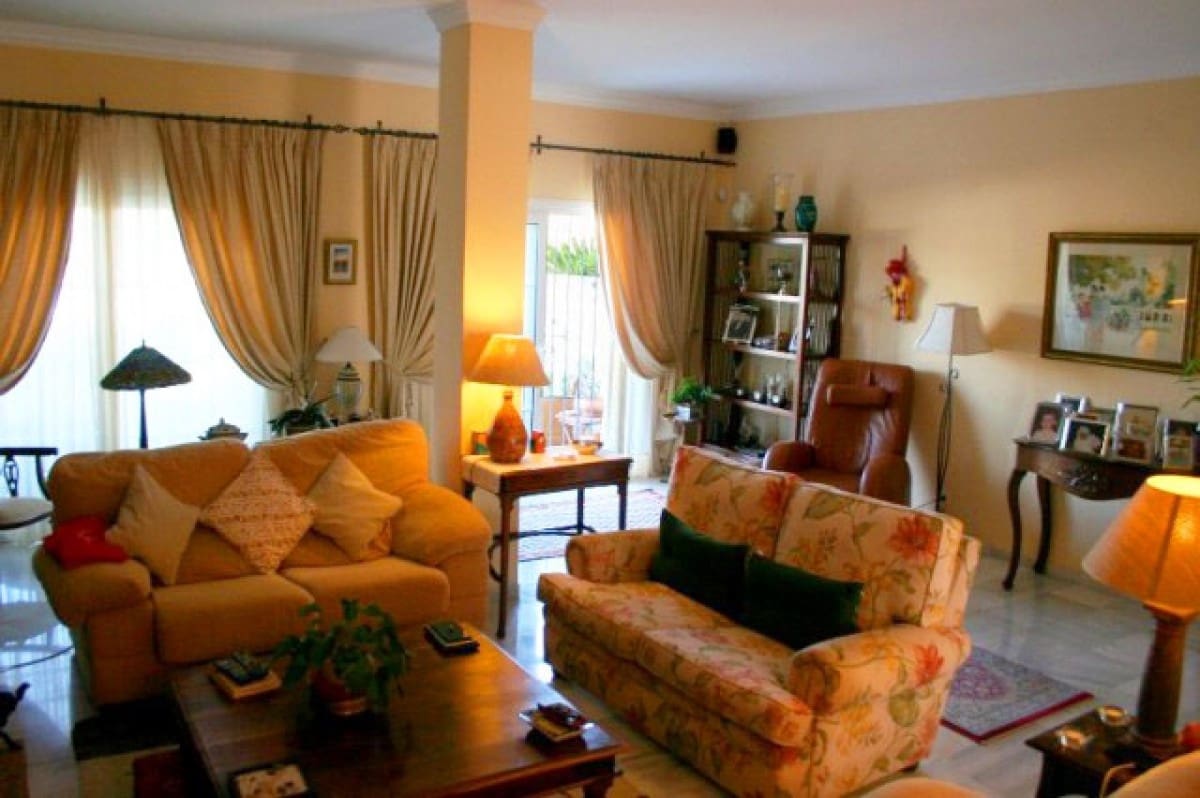 Casa de 4 habitaciones en Marbella en venta con piscina - 490.000 € (Ref: 10001528)