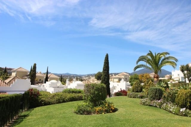 Casa de 4 habitaciones en Marbella en venta con piscina - 490.000 € (Ref: 10001528)