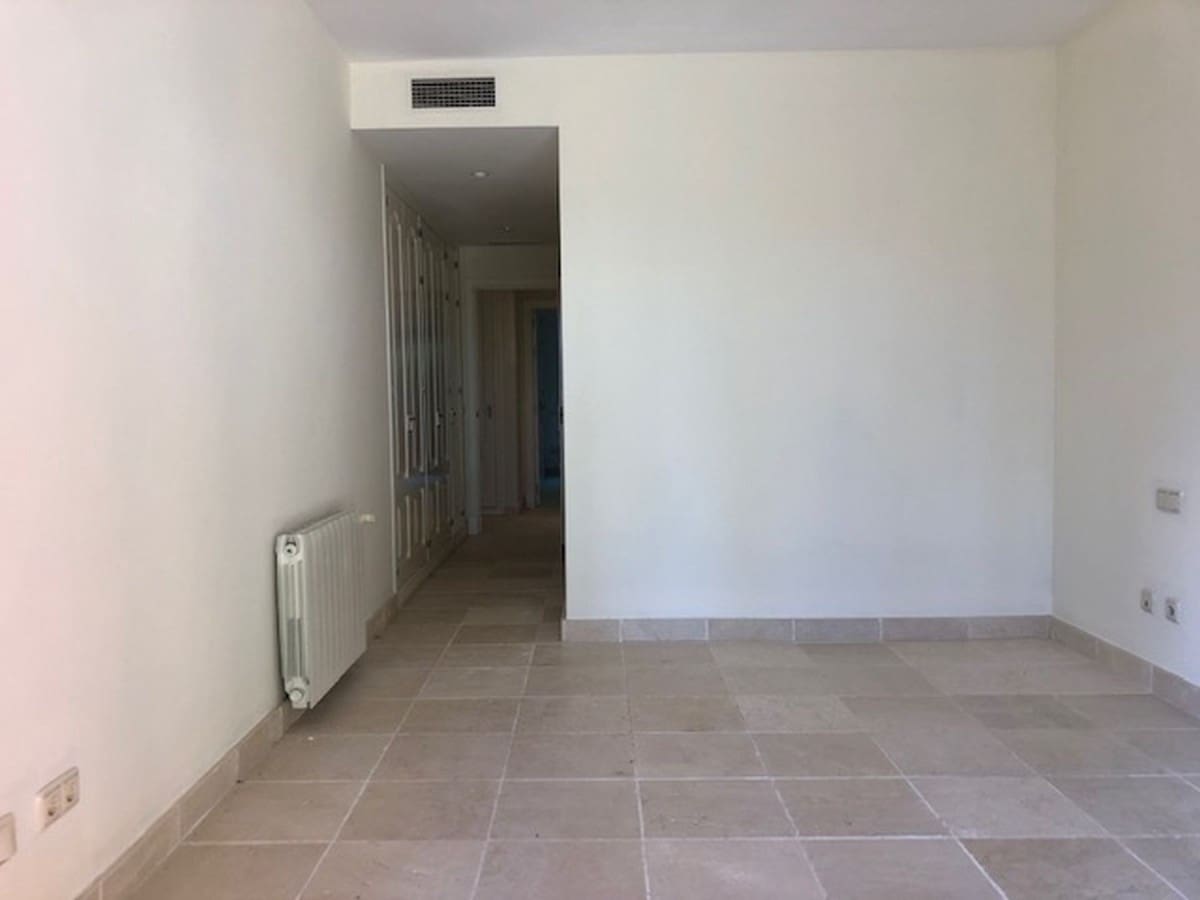 2 quarto Apartamento para venda em Estepona com piscina garagem - 299 000 € (Ref: 10001529)