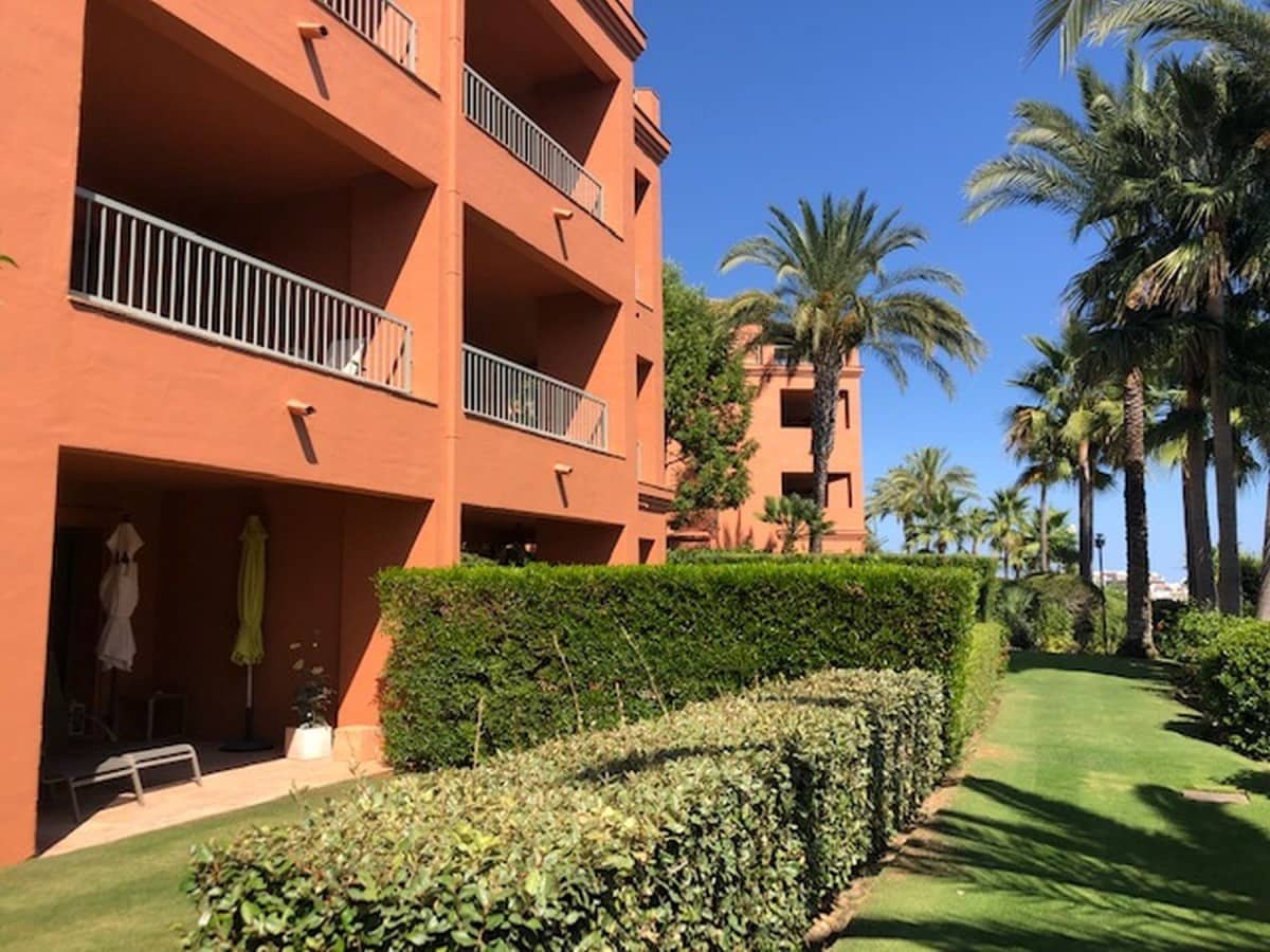 2 quarto Apartamento para venda em Estepona com piscina garagem - 299 000 € (Ref: 10001529)