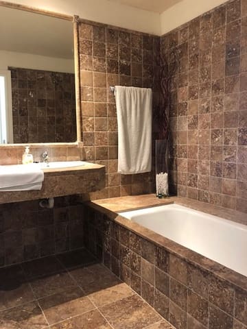 2 quarto Apartamento para venda em Estepona com piscina garagem - 299 000 € (Ref: 10001529)