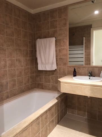 2 quarto Apartamento para venda em Estepona com piscina garagem - 299 000 € (Ref: 10001529)