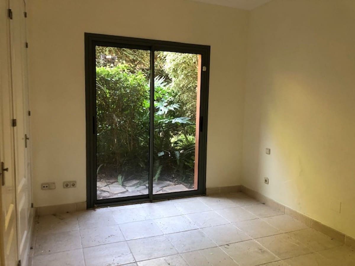 2 quarto Apartamento para venda em Estepona com piscina garagem - 299 000 € (Ref: 10001529)