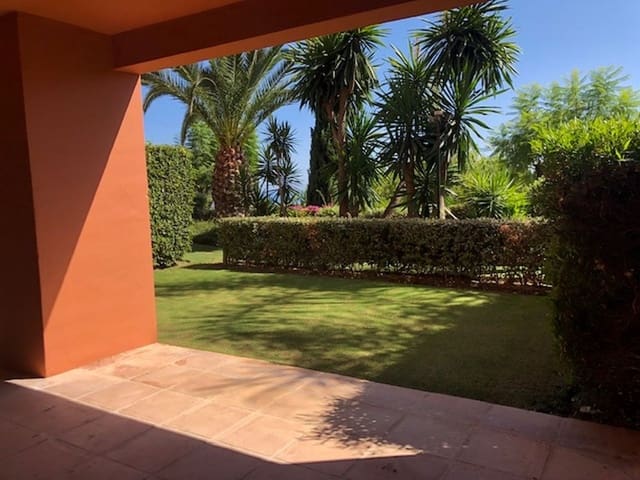 2 quarto Apartamento para venda em Estepona com piscina garagem - 299 000 € (Ref: 10001529)