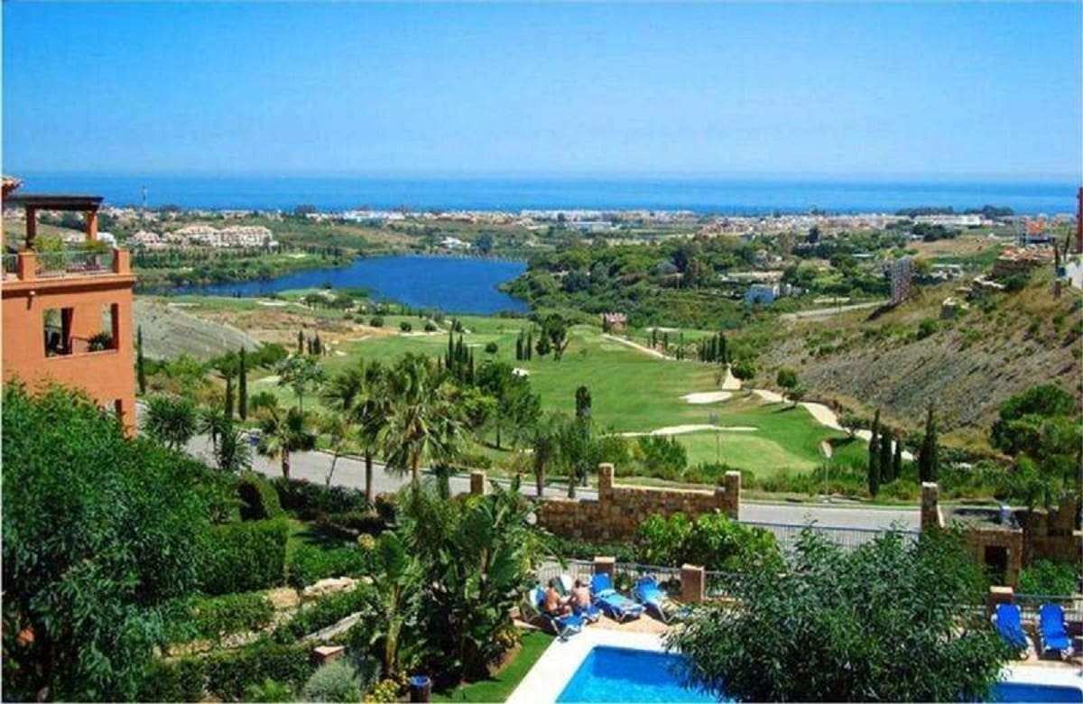 2 quarto Apartamento para venda em Estepona com piscina garagem - 299 000 € (Ref: 10001529)