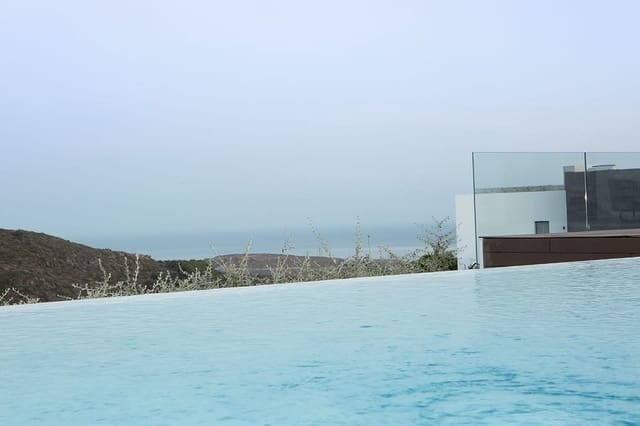 5 soverom Villa til salgs i Marbella med svømmebasseng garasje - € 3 450 000 (Ref: 10001530)