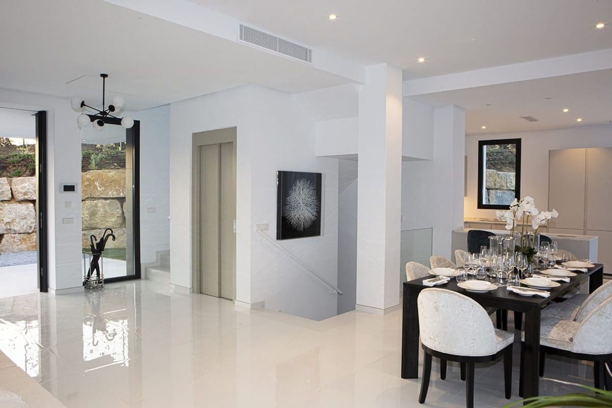 5 soverom Villa til salgs i Marbella med svømmebasseng garasje - € 3 450 000 (Ref: 10001530)