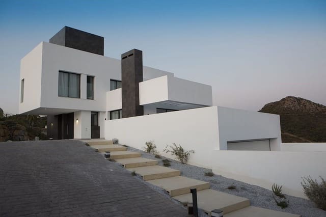 5 soverom Villa til salgs i Marbella med svømmebasseng garasje - € 3 450 000 (Ref: 10001530)