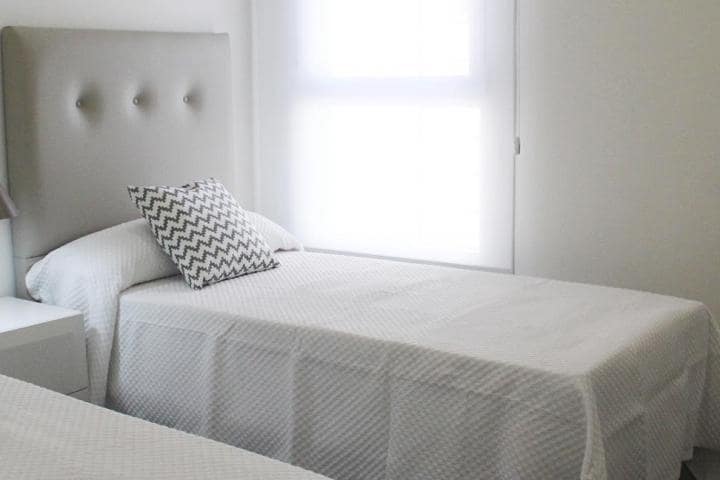 3 sypialnia Apartament na sprzedaż w Marbella z basenem garażem - 375 000 € (Ref: 10001533)