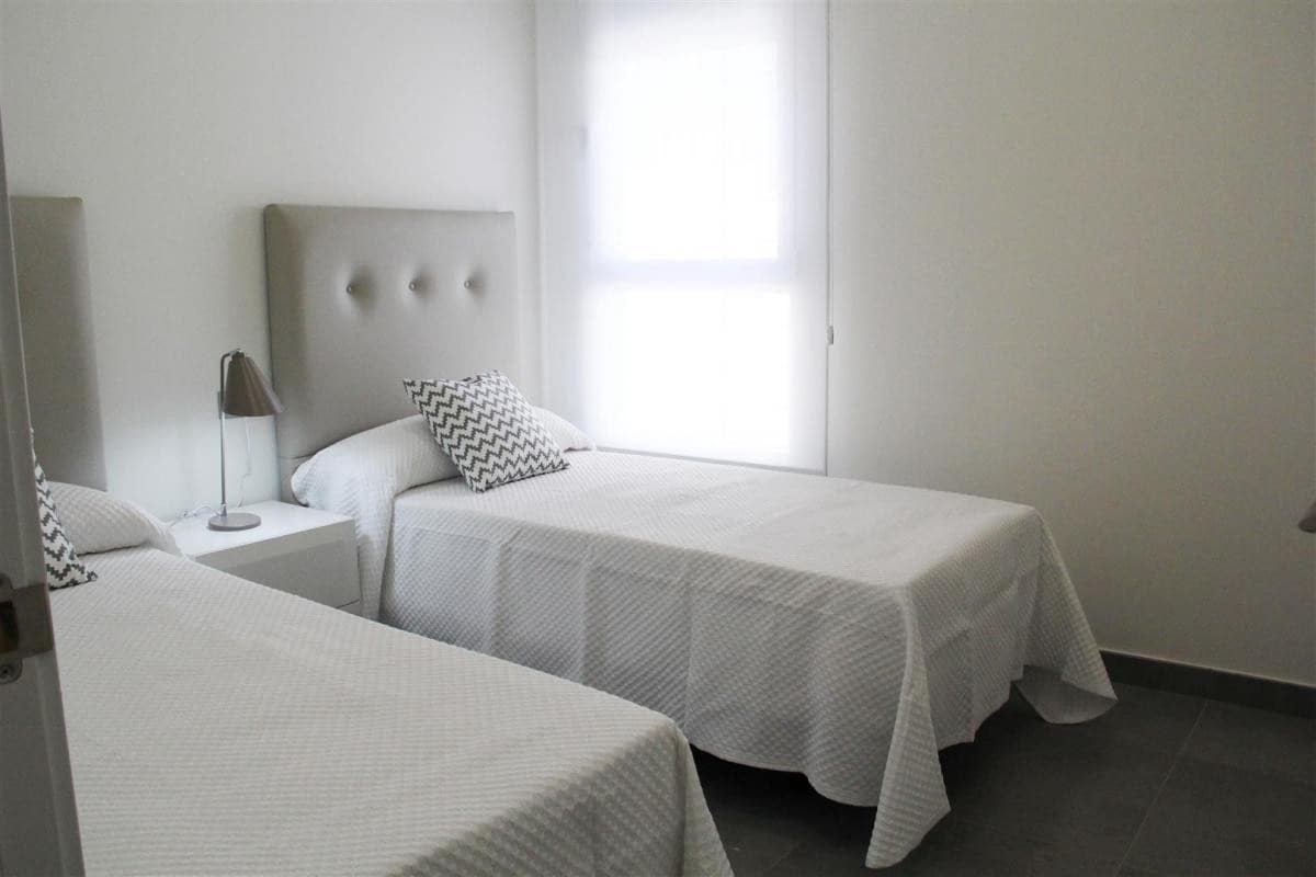 3 sypialnia Apartament na sprzedaż w Marbella z basenem garażem - 375 000 € (Ref: 10001533)