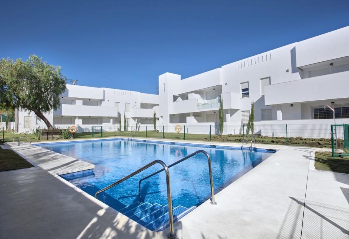 3 sypialnia Apartament na sprzedaż w Marbella z basenem garażem - 375 000 € (Ref: 10001533)